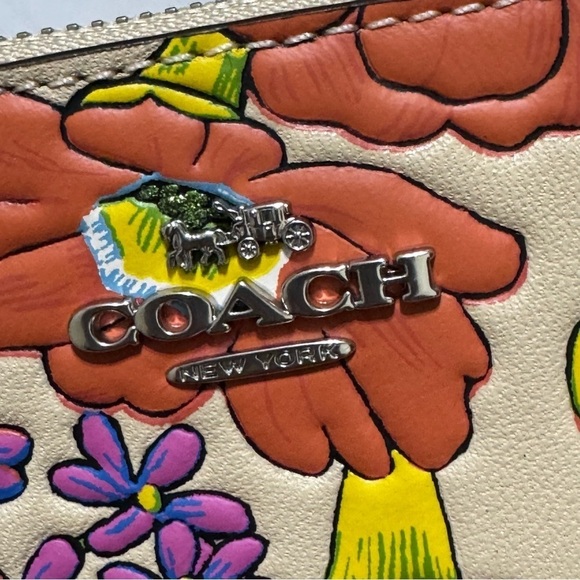 COACH Corner Zip Wristlet In Brown Signature Canvas With Wildflower Print nwt - Picture 12 of 14